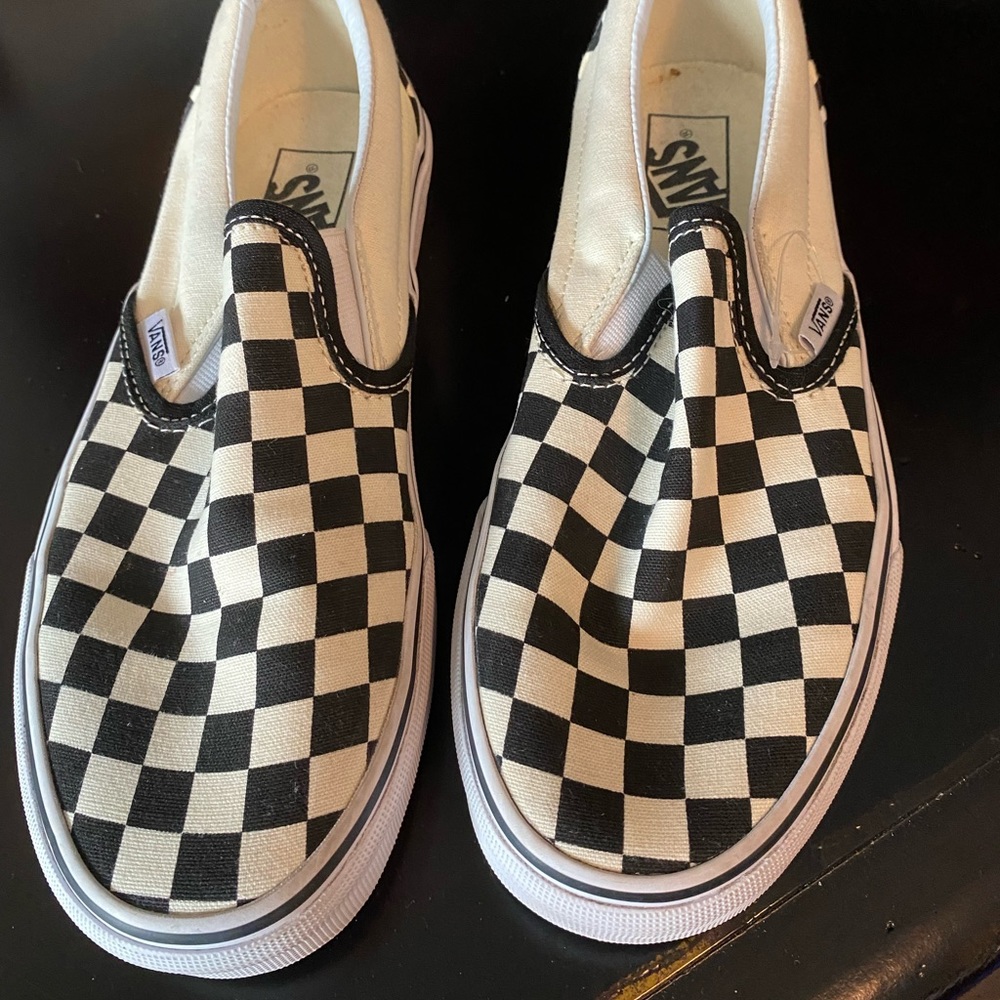 VANS NEW checker shoes - men size 6.5 or womens size 8- never worn